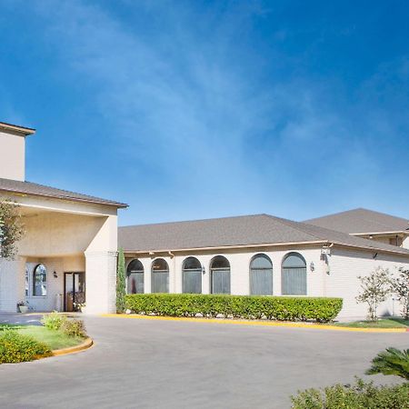 Super 8 By Wyndham San Antonio At I-10 Motel Bagian luar foto