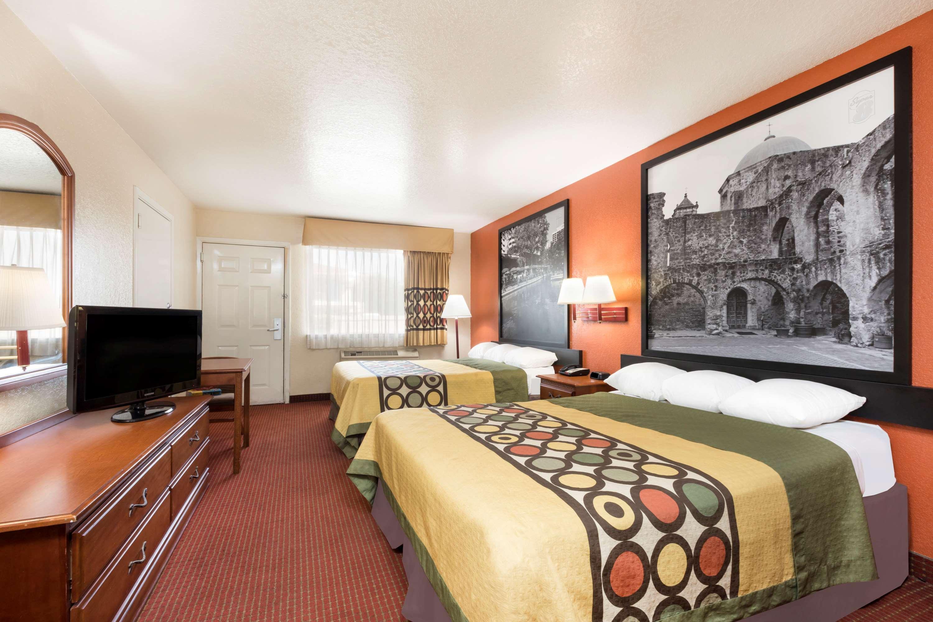 Super 8 By Wyndham San Antonio At I-10 Motel Bagian luar foto