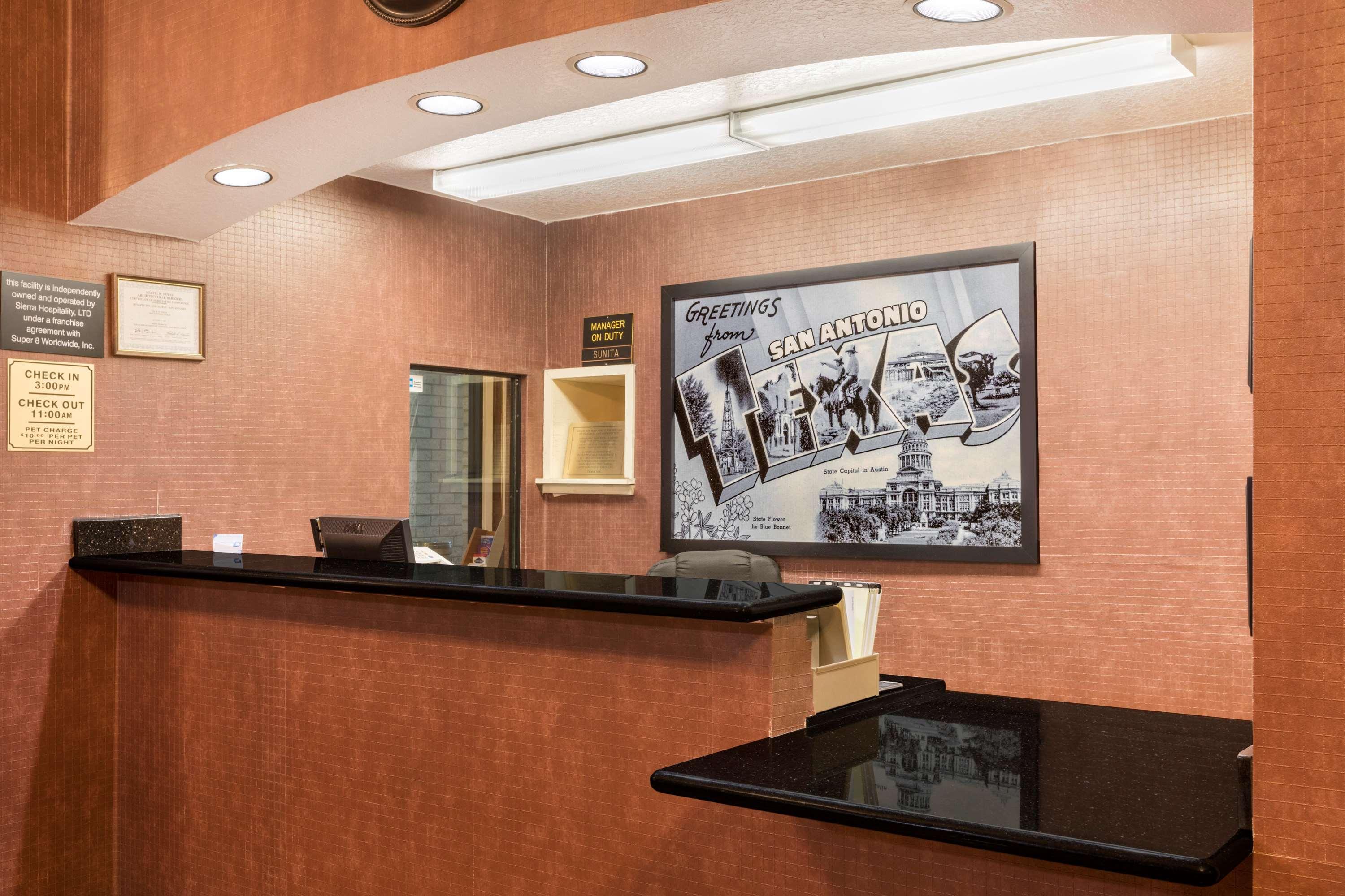 Super 8 By Wyndham San Antonio At I-10 Motel Bagian luar foto